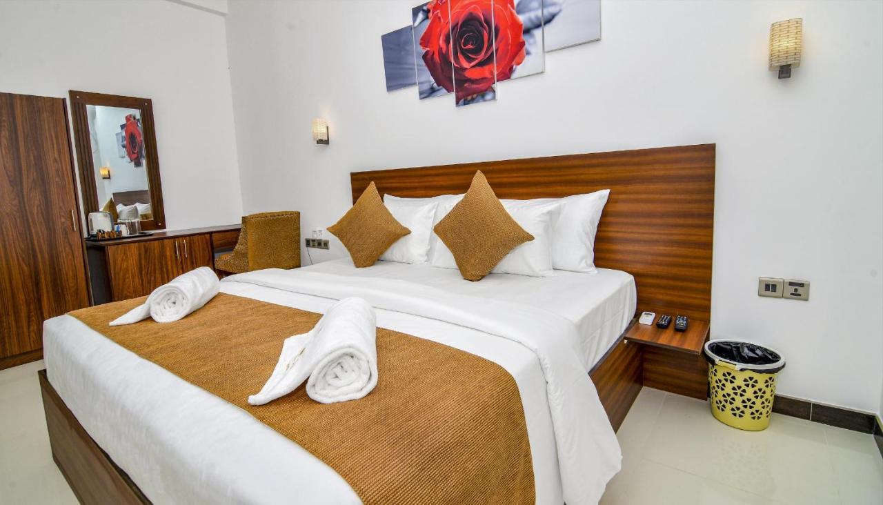 Negombo New Queen'S Palace Экстерьер фото